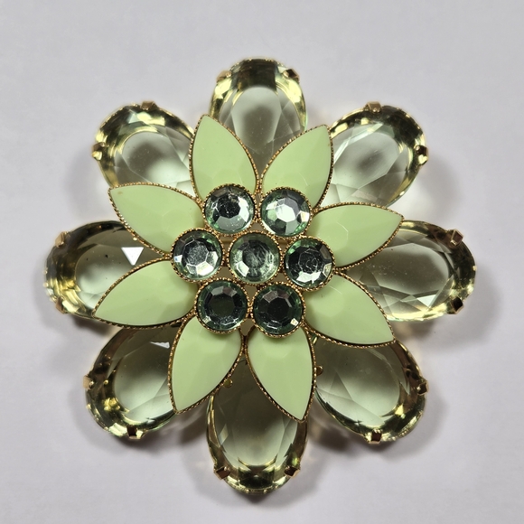 Gold Tone Trim Light Green Floral Glass Crystal Brooch - Picture 10 of 16